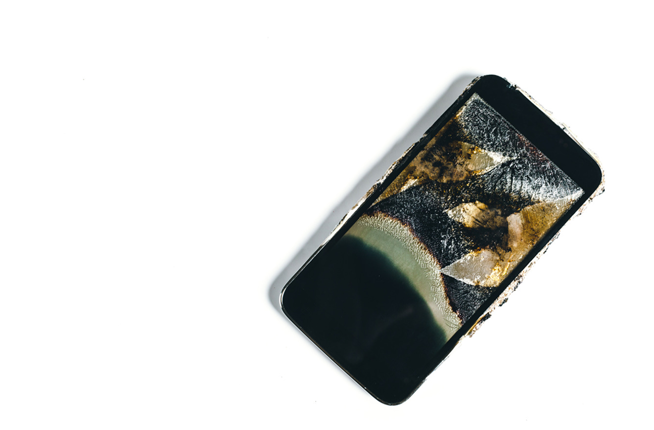 Why Your Phone Overheats (And How to Cool It Down Safely) Why Your Phone Overheats (And How to Cool It Down Safely)